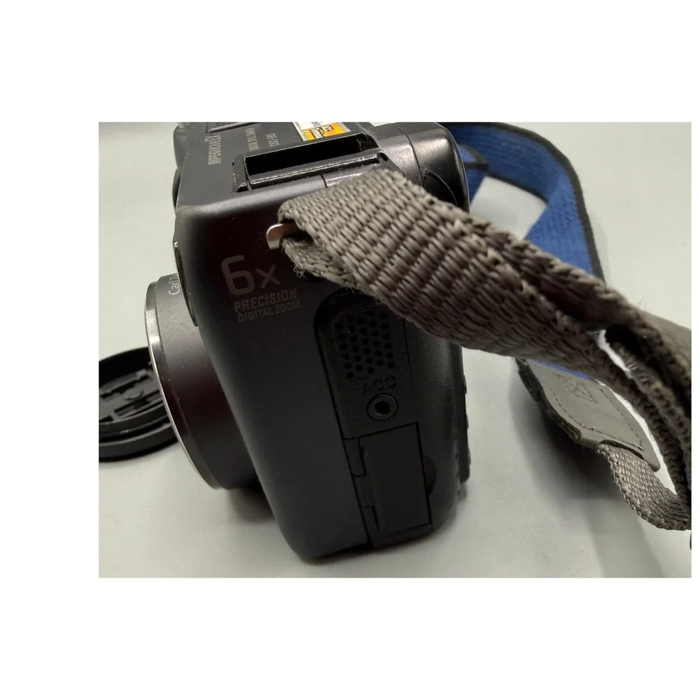 Sony Cyber-shot DSC-S85 4.1MP Digital Camera Bundle Carl Zeiss Lens 128MB Stick